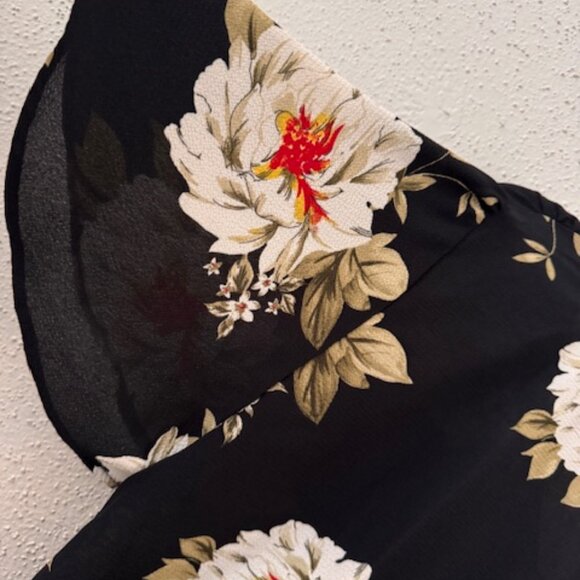 OLM – Blusa floral negra con amarre (Lightweight blouse with floral print) - Picture 4 of 5
